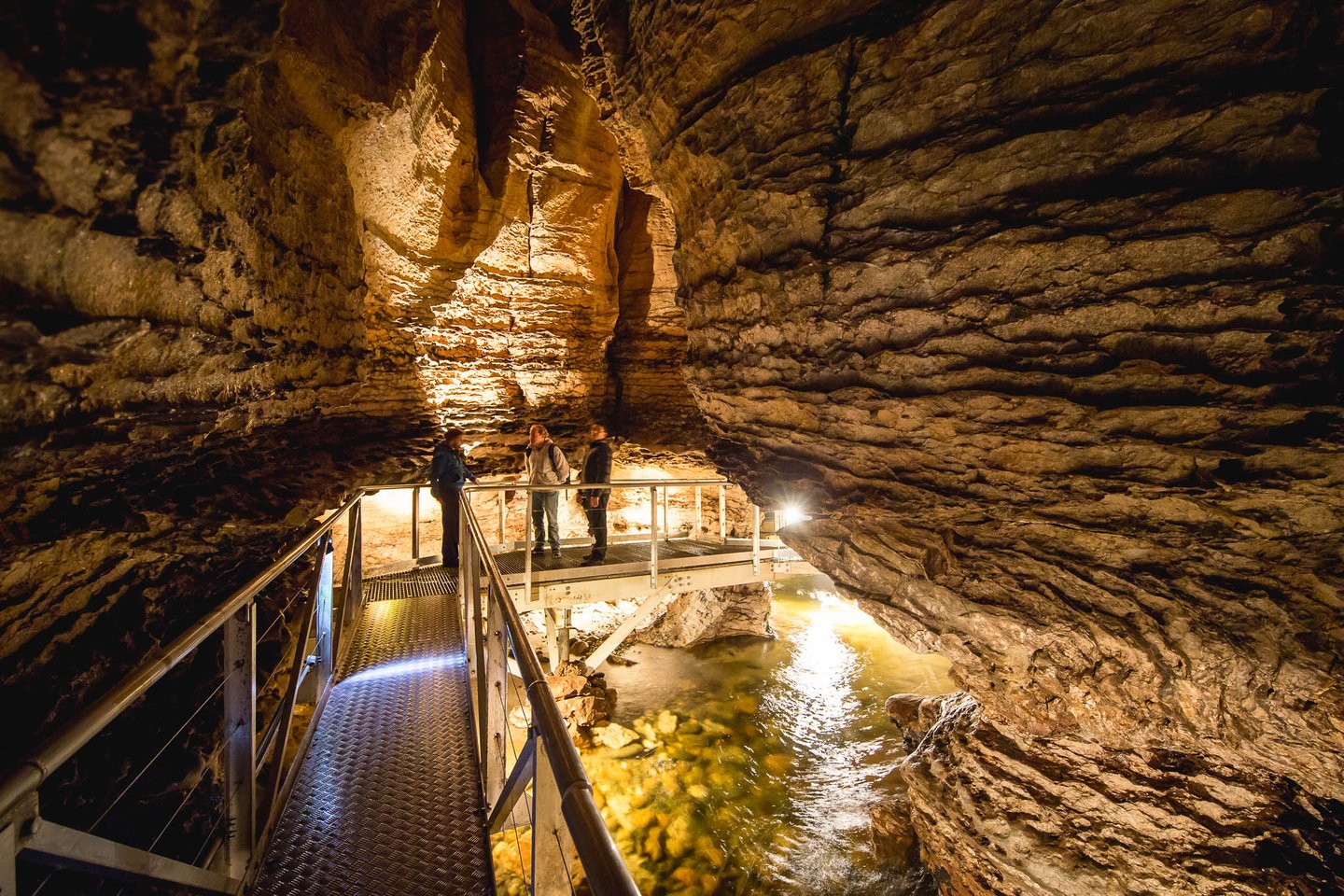 te anau glow worm cave 2